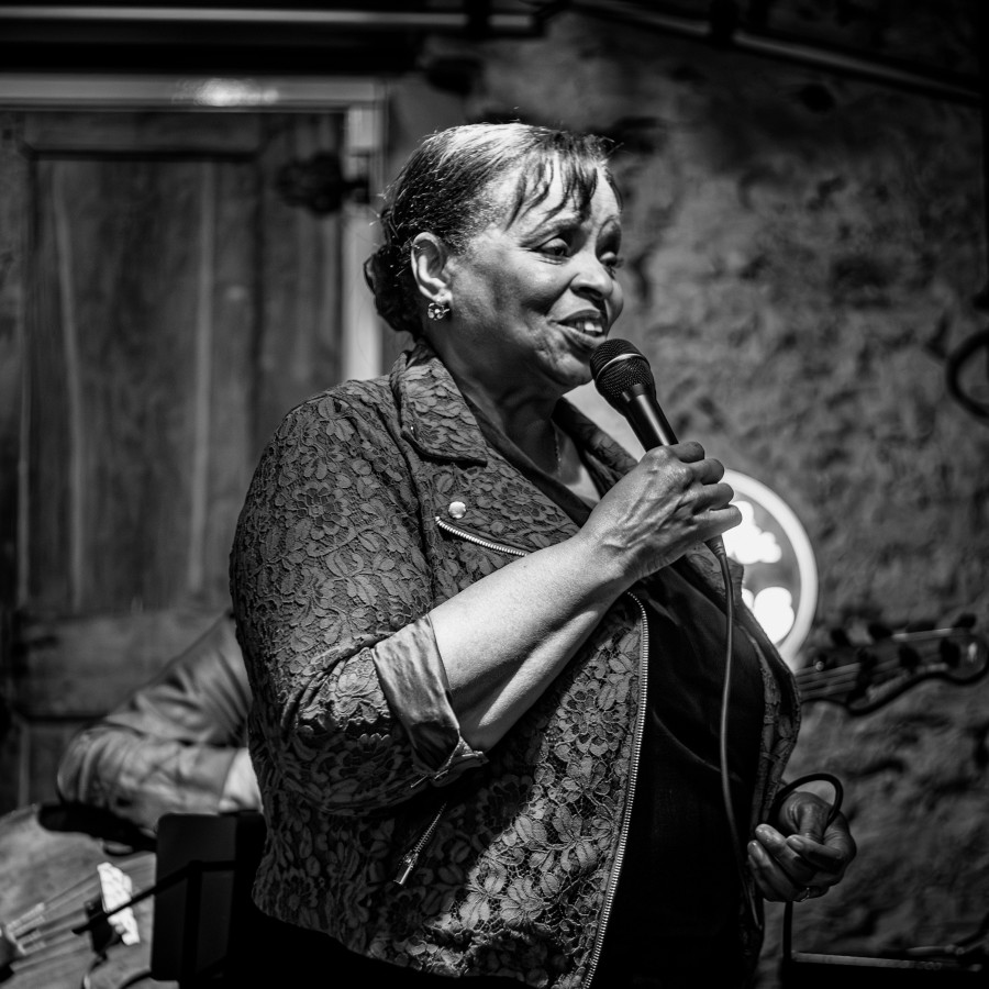 2025-10-09 - Ella-Borations met Deborah Carter 4tet